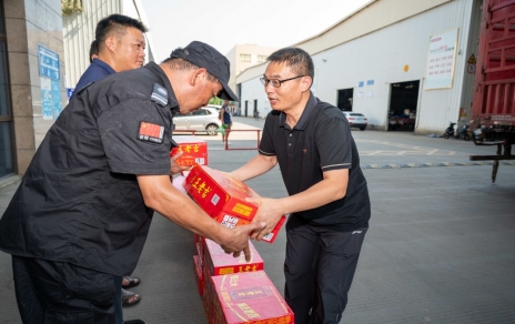 戰(zhàn)高溫、保供應(yīng)，嘉興市財(cái)貿(mào)工會(huì)主席陳云建慰問我司基層員工
